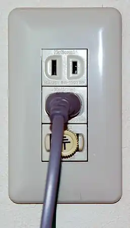 Japanese Class II polarized sockets with earth post, for a washing machine (similar to NEMA&nbsp;1-15)
