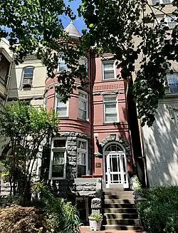 AAG former headquarters on 16th Street (set along a global meridian) in Washington, D.C. The organization is now on Pennsylvania Avenue.