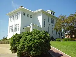 Anthony and Louise Viaer Alumni Hall