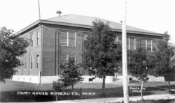 Postcard of the Roseau County Courthouse